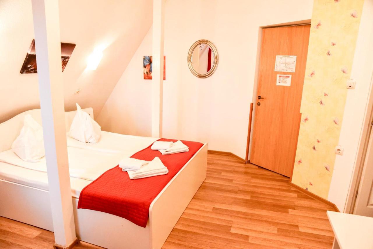 Pensiunea Vila Silva I Haţeg Exterior foto
